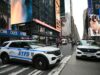 Mulher que esfaqueou 2 na Times Square é cercada e baleada por policiais em Nova York