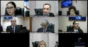 Pedreiro elogiado por magistrados ao fazer própria defesa em tribunal ganha bolsa para cursar Direito em Manaus