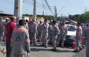 Eletricistas terceirizados da Âmbar Energia fazem paralisação em Manaus e cobram melhores condições de trabalho