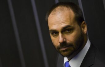 Ministério da Justiça demite Eduardo Bolsonaro por abandono de cargo