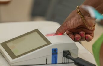 Conheça os governadores eleitos e os senadores mais votados