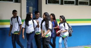 Aulas das redes municipal e estadual em Manaus estão suspensas devido a qualidade do ar; Ufam e UEA também suspendem atividades