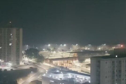 Manaus amanhece encoberta de fumaça e incêndio derruba qualidade do ar
