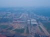 Fumaça densa volta a encobrir Manaus, que registra pior qualidade do ar do Brasil; Defesa Civil emite alerta severo