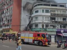 incêndio começa em restaurante e atinge dois prédios no Centro de Manaus; fogo está confinado
