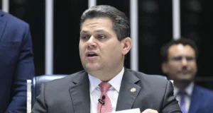 Alcolumbre defende pacificação e considera indulto a Bolsonaro e anistia