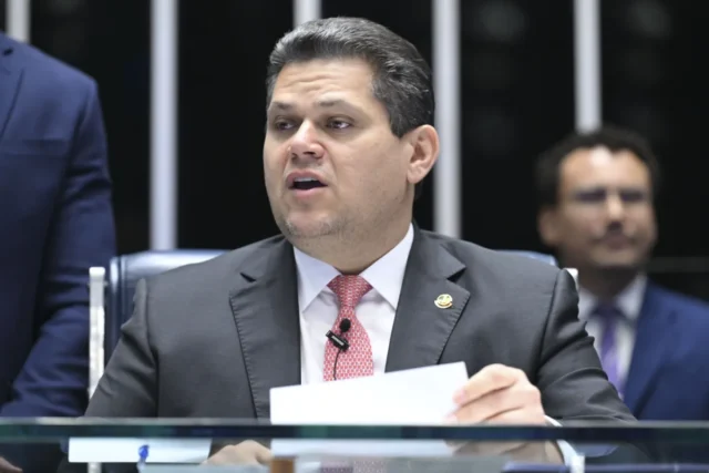 alcolumbre-promulgacao-pec-6x1-161026