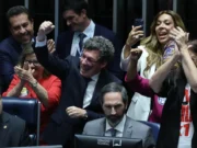 Senado aprova fim da escala 6×1 e redução da jornada de trabalho