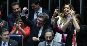 Senado aprova fim da escala 6×1 e redução da jornada de trabalho